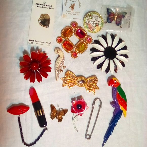 Unbranded Jewelry - Lot of pins brooches